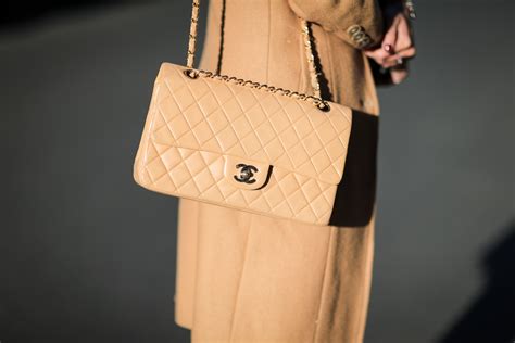 chanel bijenkorf tas|Chanel online shop.